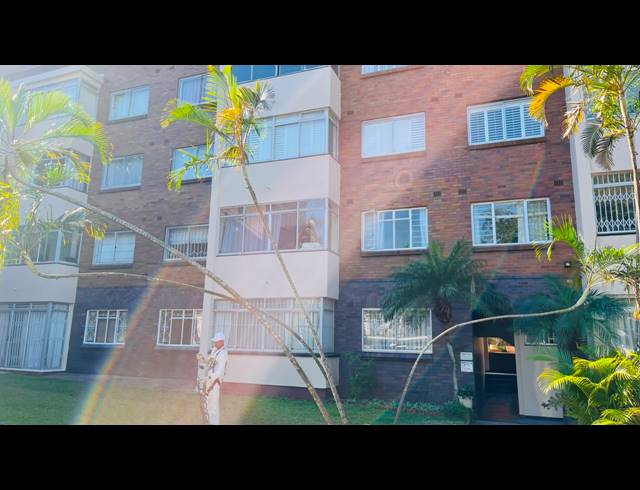 1 BEDROOM FLAT TO LET IN ESSENWOOD